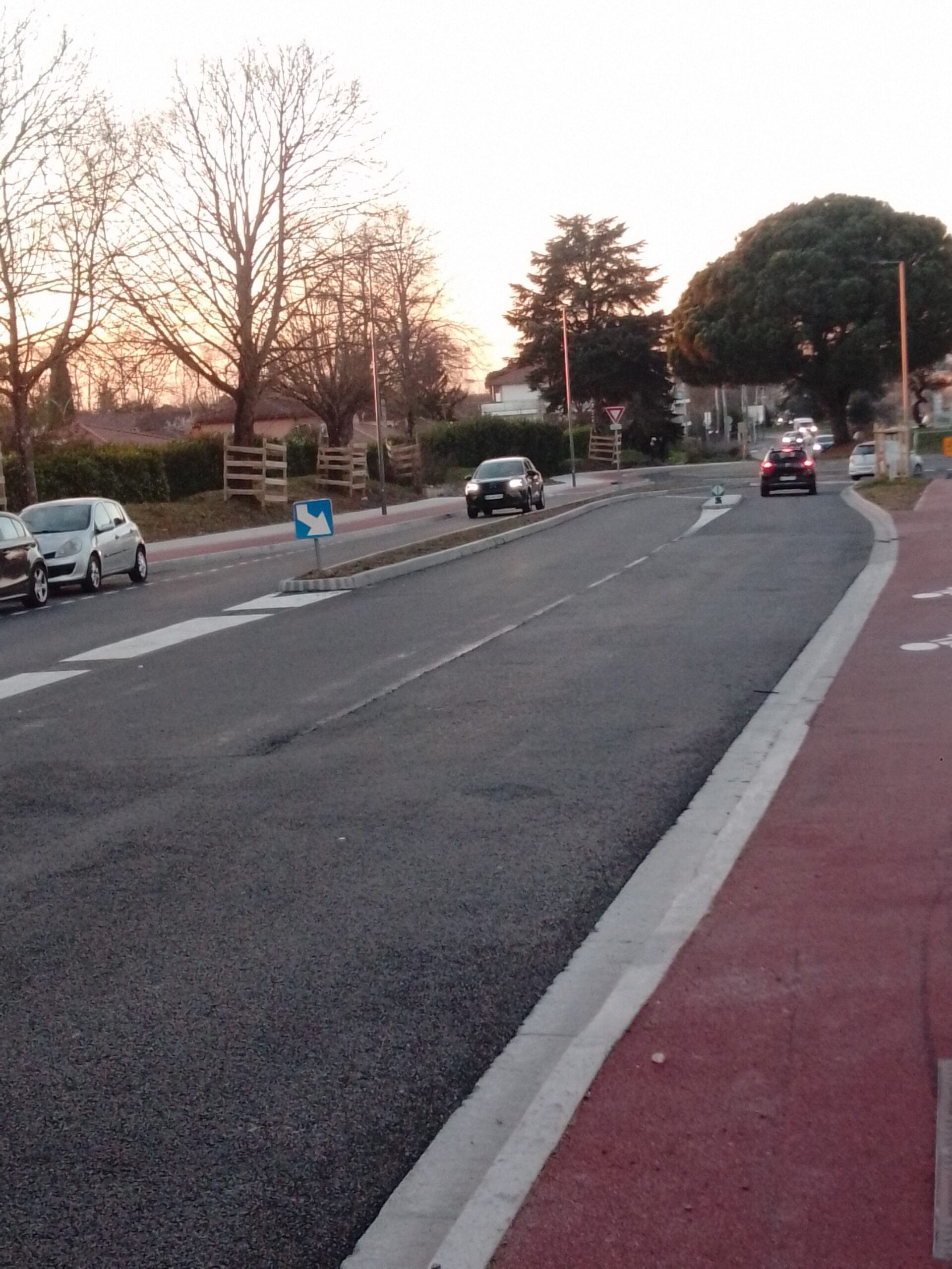 Avant le rond-point du Sidobre, en venant du centre ville de St-Orens